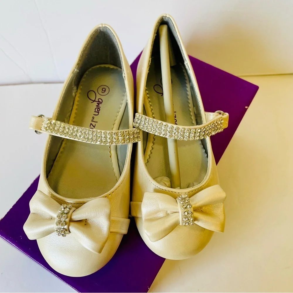Gwen and Zoe Cream Formal Mary Jane Shoes Size 9 NIB NEW!